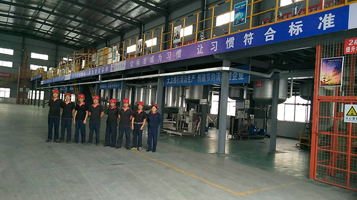 同邦達科技公司生產車間晨會